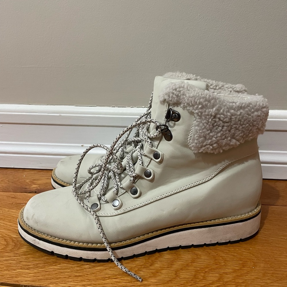 SIZE 9 Beige booties